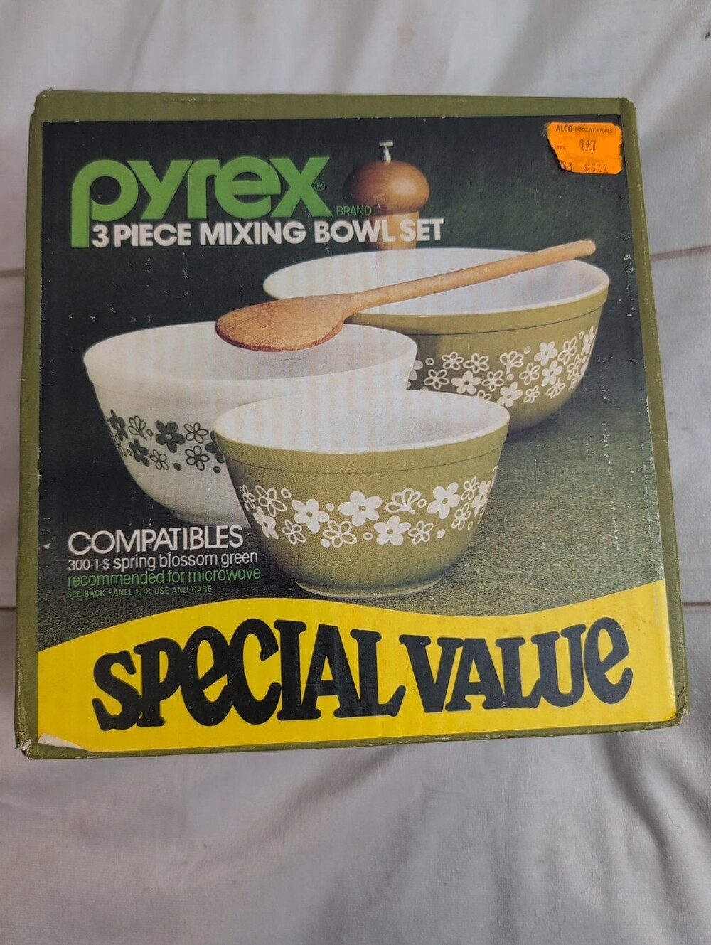 Vintage Pyrex Spring Blossom Green 3 Piece Mixing Bowl Set 300-1-S Sealed NOS